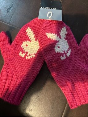 Official Playboy knitted Gloves 🧤 in pink NWT vintage Y2K